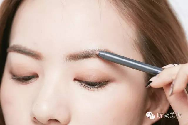 裸色系眼影棒,裸色眼影棒画法