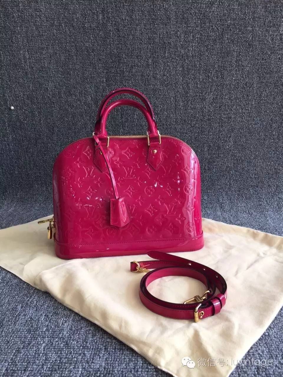 最近很火的明星lv包女,lvcapucines包