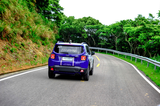 jeep自由侠试驾第一视角,毒辣车评jeep自由侠