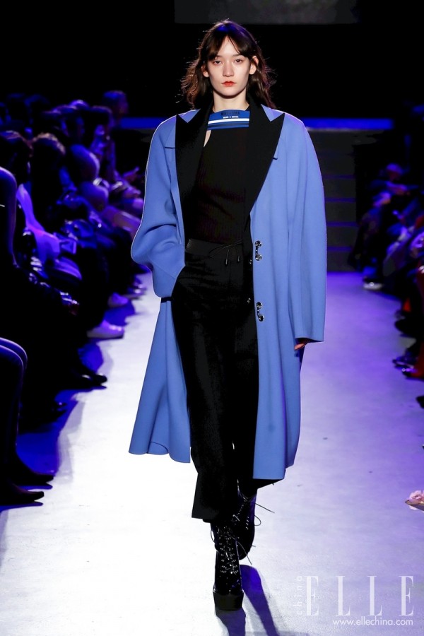 寰堟悶绗戠殑浜轰竴鐪嬪埌灏辩瑧,鐪嬭捣鏉ュ緢鎼炵瑧鐨勫鍥戒汉