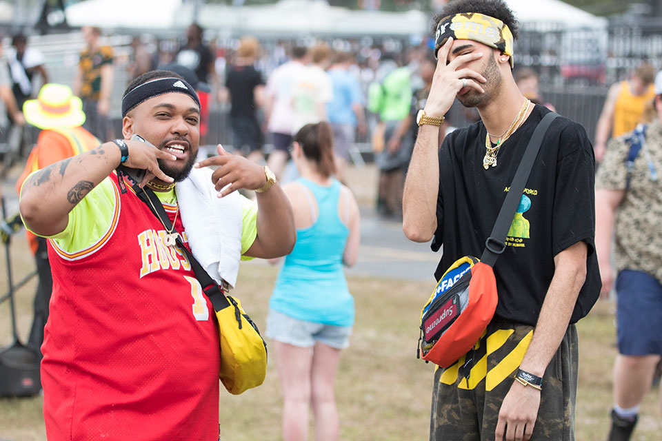 搭配宝典重点很多！嘻哈音乐节最潮穿搭了解一下！