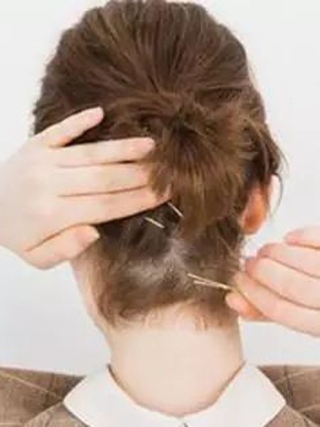 黑发色短发半扎发怎么扎图片,短发半扎高马尾怎么扎不会塌