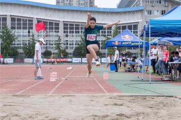 绿茵逐鹿赛场称雄：思源田径队再夺省大运会总冠军