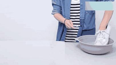 新买来的小白鞋挤脚磨脚怎么办,穿新鞋脚磨泡怎么处理