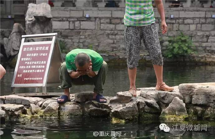 女子被塞进行李箱被救,女子被塞行李箱