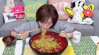 这么可爱的大胃王你见过么？