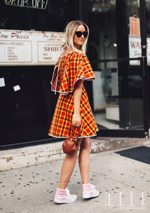 运动鞋配什么连衣裙子好看,运动鞋与裙子怎么搭出高级感