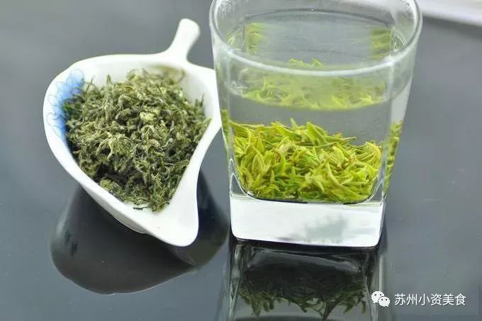 3月啦!不时不吃的苏州人又迎来了一波春天的美食,青团子、腌笃鲜、明前螺、马兰头……