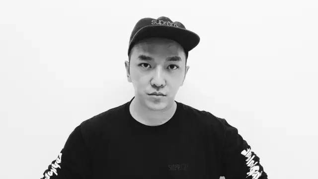 2011伦敦春夏时装周最后一场视频,burberry伦敦时装周2024