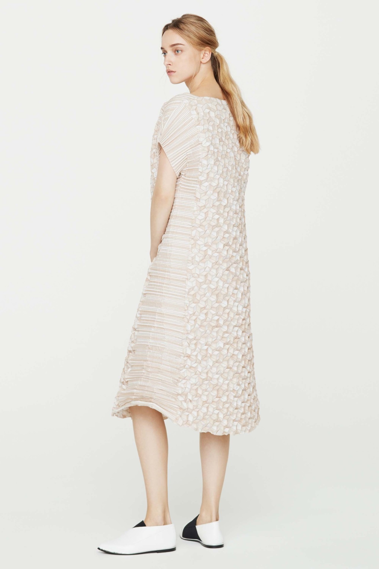 市场动态|IsseyMiyake2017早春系列，三宅褶皱，最低调的热卖元素！