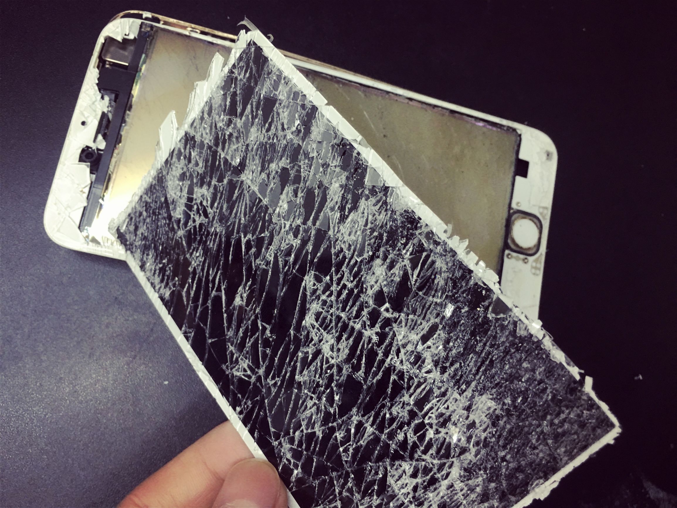 iphone6s碎屏会进水吗,iphone6屏幕碎了换屏