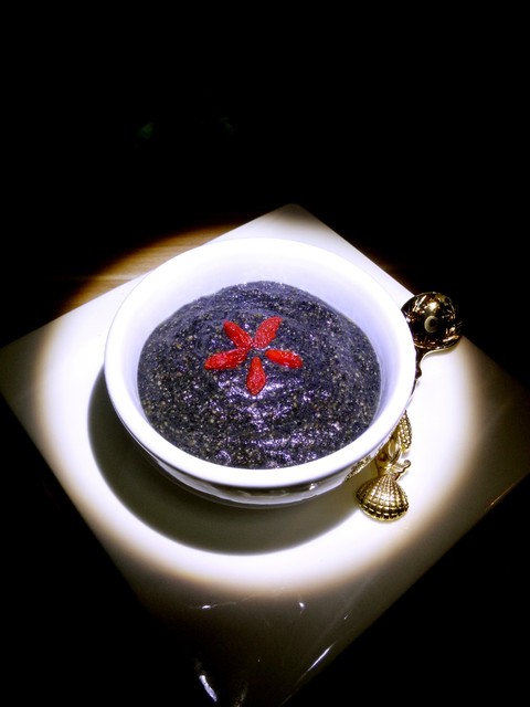 喝什么水能让头发变黑,想要头发乌黑发亮用什么洗发水