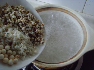 快！拿个大点的盆子，接住我的口水！