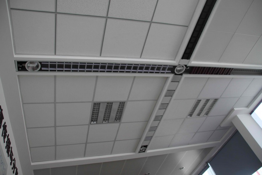 装修吊顶自己买材料划算吗,门面装修吊顶一般用什么材料