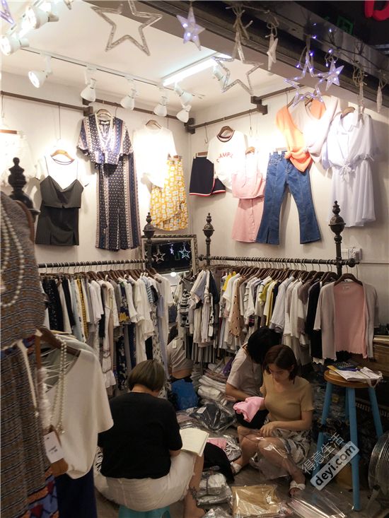 揭秘淘宝店铺和企业店铺,揭秘淘宝衣服进货渠道