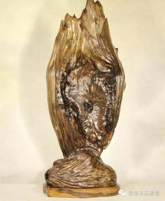 拆70年老宅发现100多年前的乌木,农民挖出一个天价的乌木