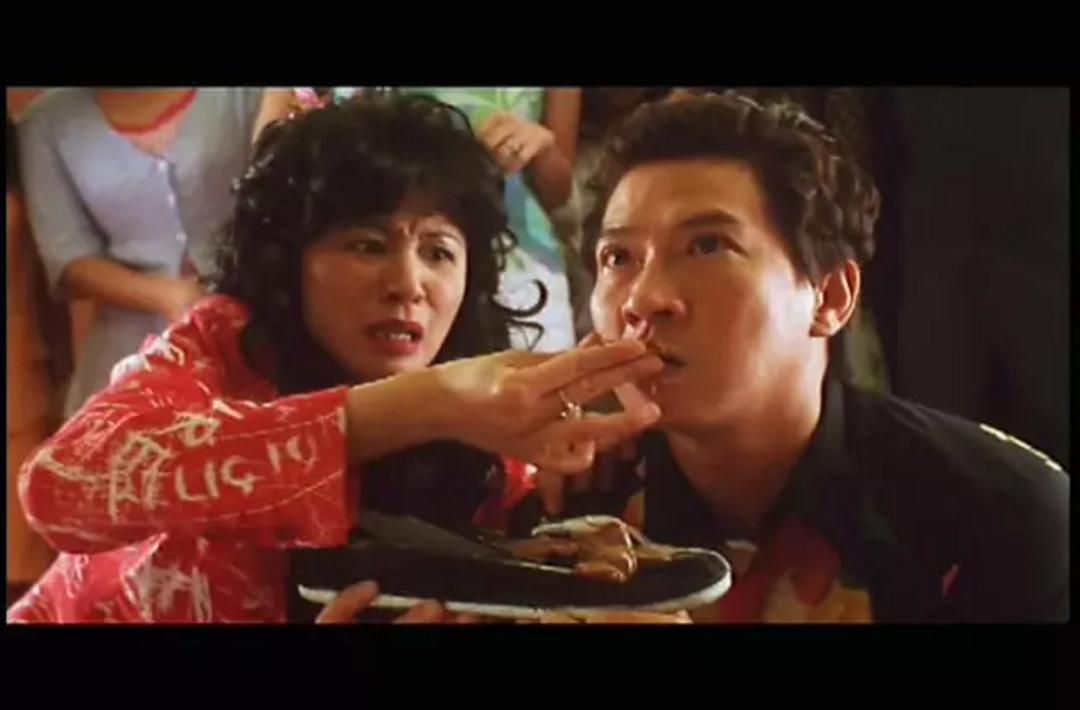 竟然有人真的敢吃屎！