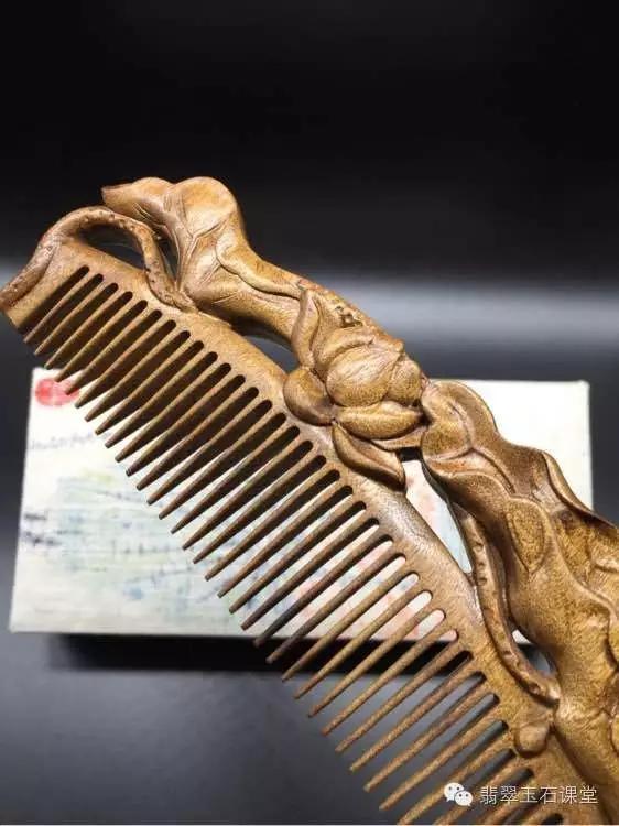 拆70年老宅发现100多年前的乌木,农民挖出一个天价的乌木