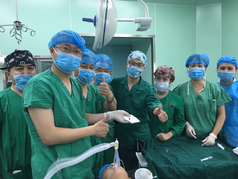 男孩误吞图钉,男孩吞下一枚图钉