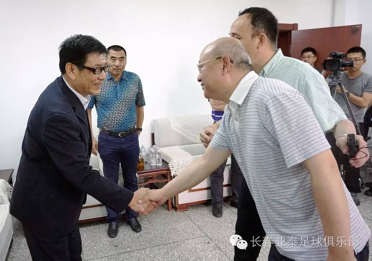 瓒崇悆鍏泭琛岄暱鏄ヤ簹娉拌冻鐞冧勘涔愰儴,浜氭嘲瓒崇悆鍏泭琛屽姩