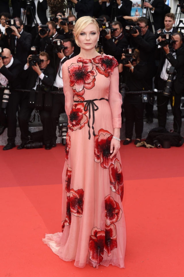 夏日装备升级攻略|学ElleFanning打一个时髦的蝴蝶结