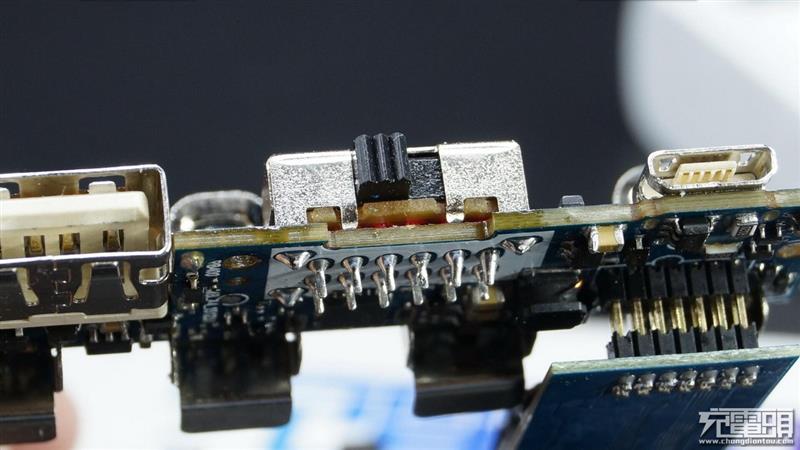 小米55瓦无线充电器拆解视频,小米车载充电器100w拆解