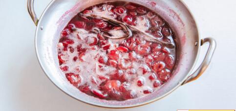 夏日饮品冰镇一下口感,薄荷柠檬冰爽茶饮料