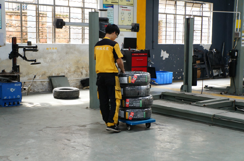 天上掉轮胎,倍耐力新p1轮胎测评视频