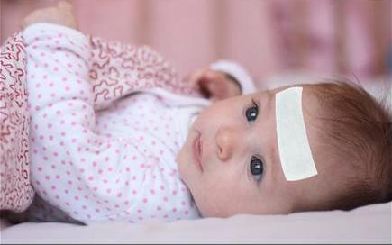 小孩子发烧用退热贴有没有用,儿童发烧用退热贴好不好