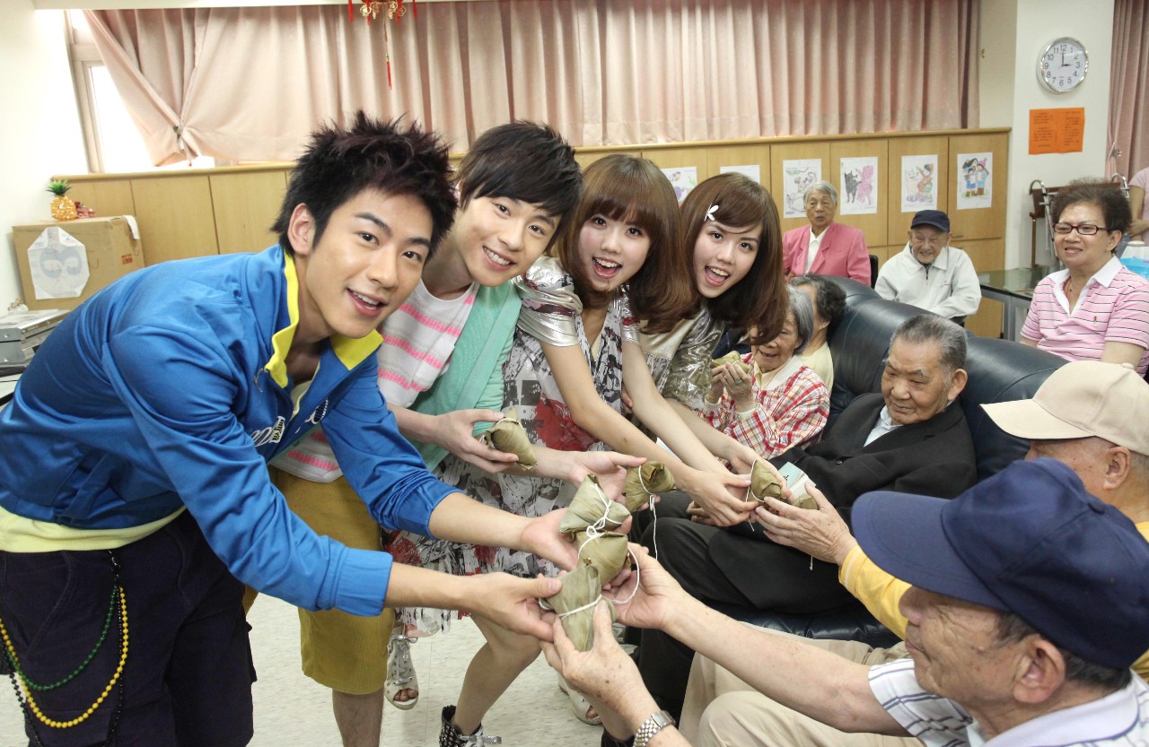 《太子妃》挂了，绿王上线，n年前上康熙时，他和小s。。。。