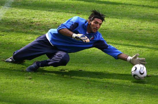 完胜！布冯领军呆梨复仇斗牛士