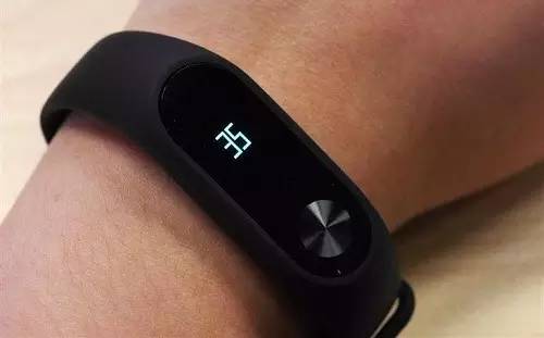 小米手环2深度测评,小米手环四与小米手环二测评对比