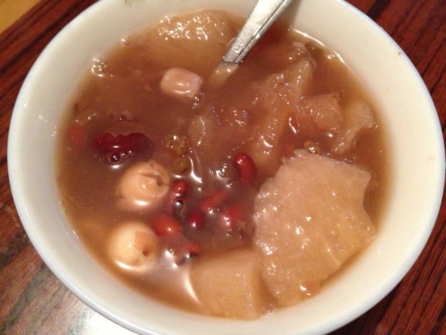 女人月经量少腰疼吃什么中药,女人月经量少能每天都喝藏红花茶水吗