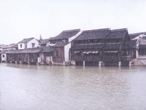 下大雨脚直接被淹了咋办,下暴雨脚泡在水里容易感染吗