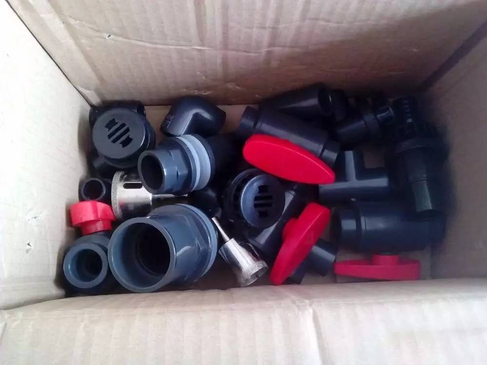 没养鱼有油膜,没养鱼只是在岸上走