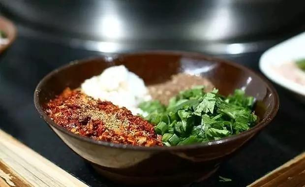 同样一家店，别人排成“葛优瘫”，我们吃到嗨翻天！