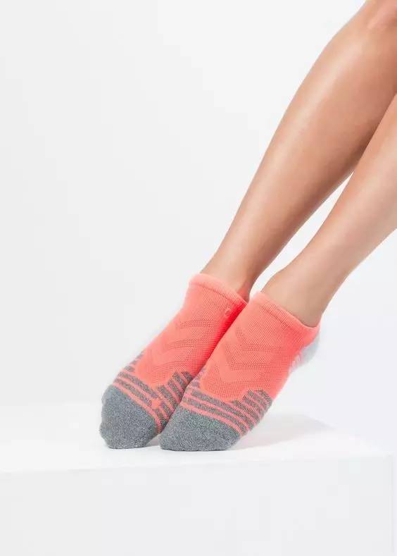 夏天穿鞋子脚很臭用什么洗,鞋子有臭味教你一招除鞋臭