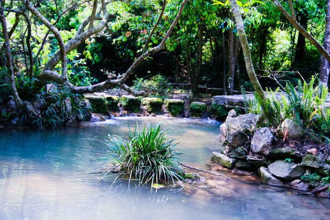 一辆车一家三口出去玩,一辆车带你旅行