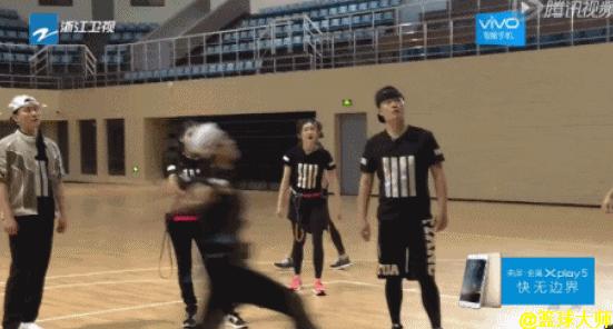 鹿晗拉杆,鹿晗篮球水平怎么样