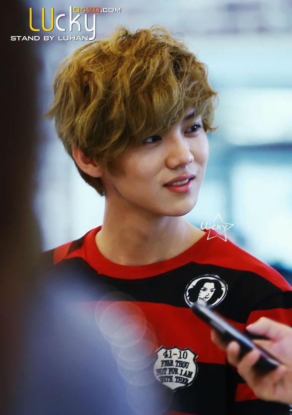 鹿晗巅峰时期有多夸张高街穿搭,鹿晗早期惊艳足球服照