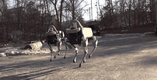 机器人被人类囚禁5000年后,机器人遭折磨后反击人类