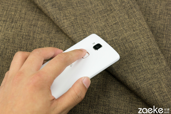 除了更好玩的指纹呢?TCL乐玩2C系统UI体验