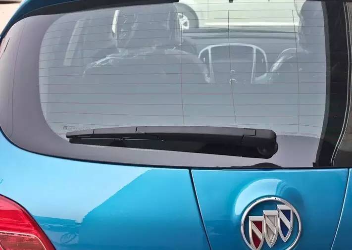 凭什么两厢车SUV后窗有雨刷，而三厢轿车没有？