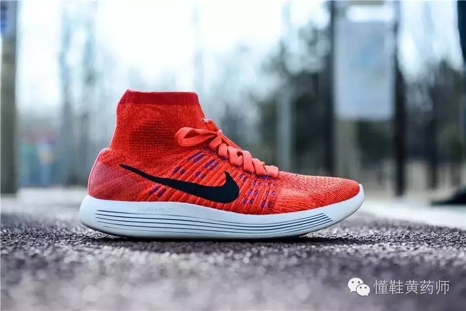 耐克卖2000块钱一双,一双正品耐克袜子最低多少钱