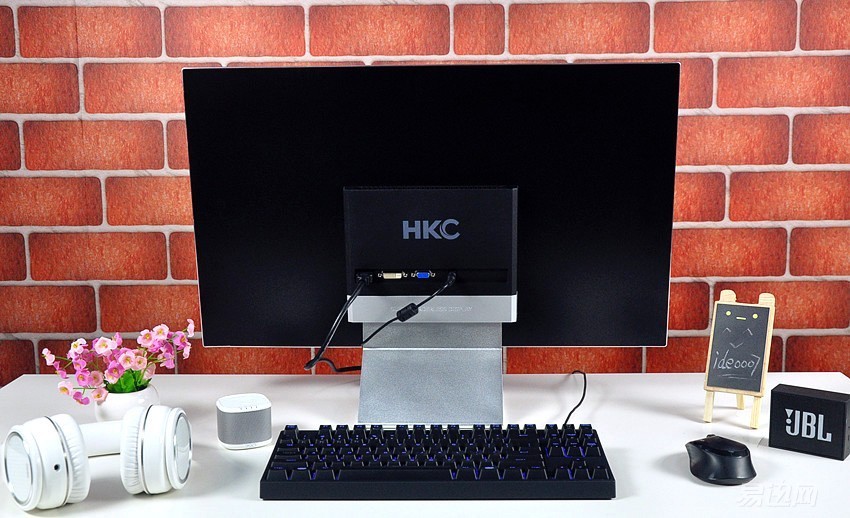 专门为设计师提供的一款显示器,设计师为什么喜欢苹果电脑