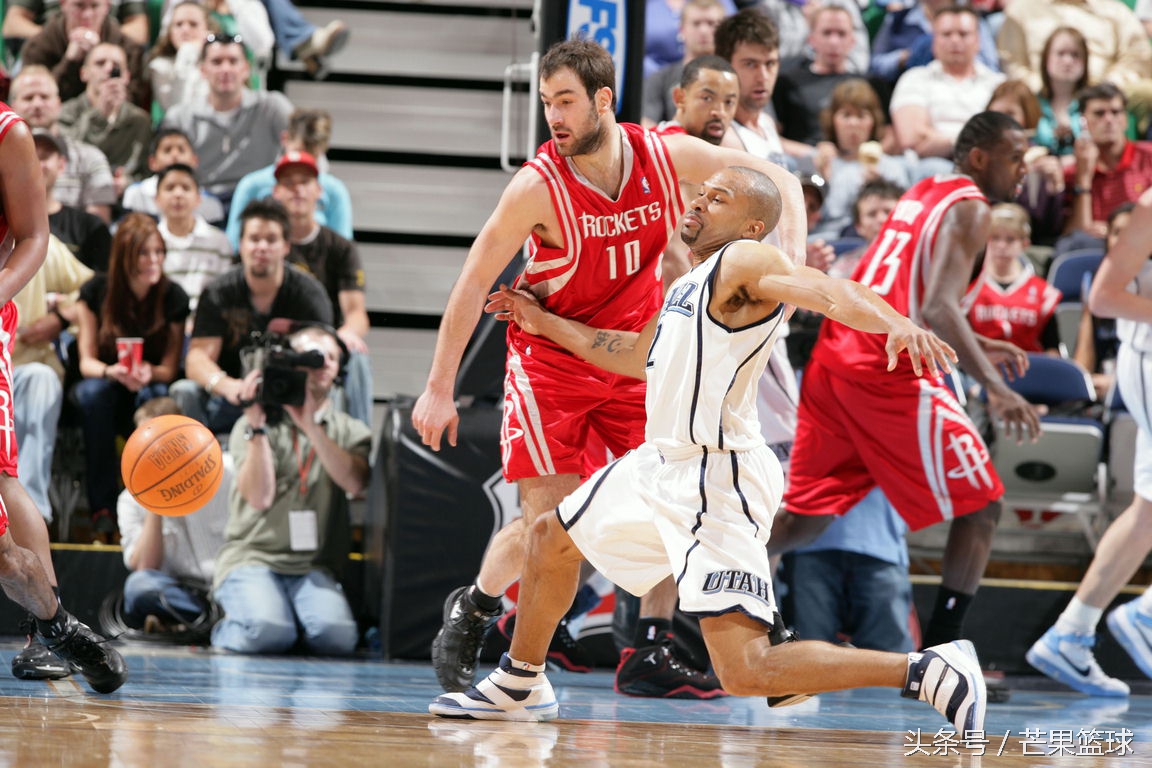 场均2.5记三分,场均2.8分