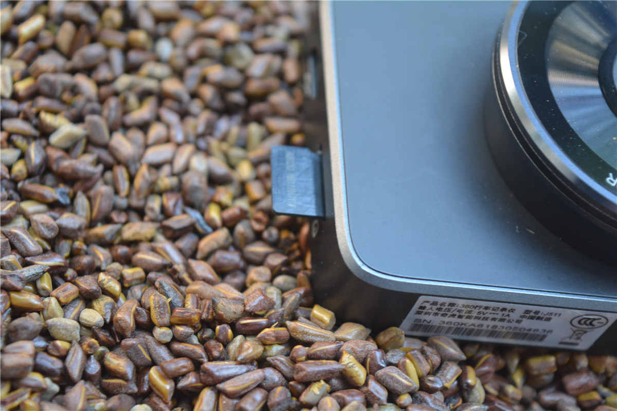 360行车记录仪有卡和无卡,360行车记录仪二代和一代的区别