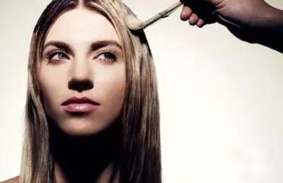 白发补染发根与染全头哪个危害大,染白发发根染黑了怎么处理