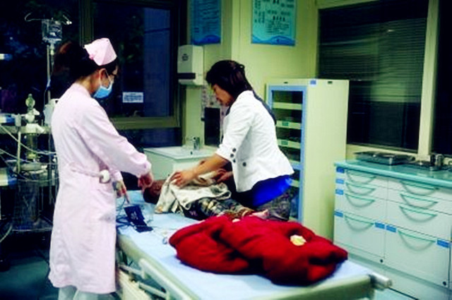 一岁三个月宝宝一夜都没尿正常吗,一岁宝宝一整夜没尿