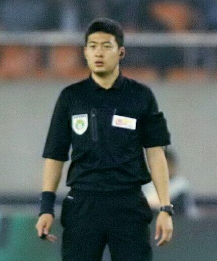 盘点上赛季中超联赛的争议判罚,中超球迷评价比赛